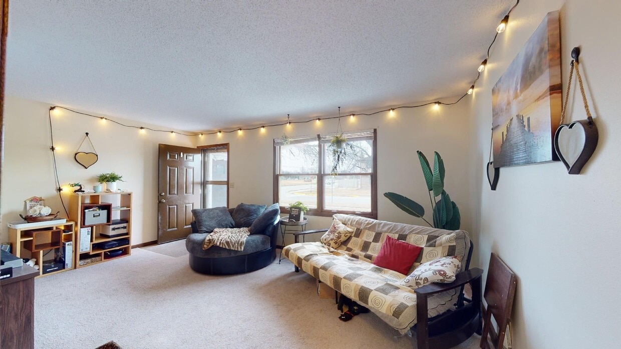 Primary Photo - AVAILABLE AUGUST! 2317 Prairie View East