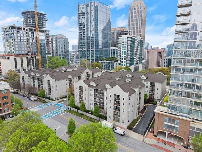 Building Photo - 1075 Peachtree Walk NE