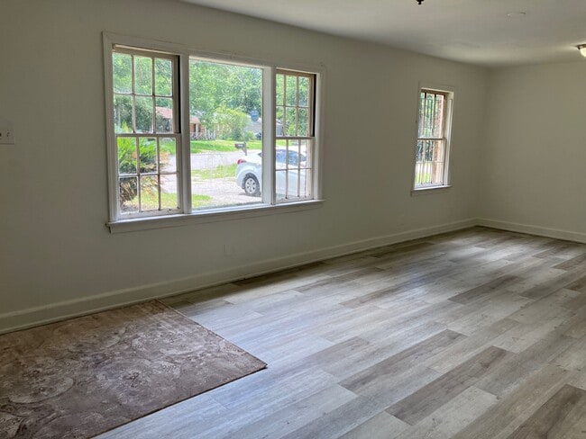 Building Photo - 1571 E Octavia Dr