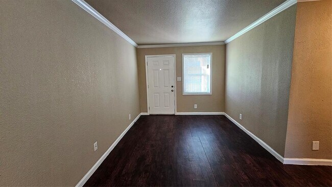 Building Photo - 7623 Pecan Villas Dr