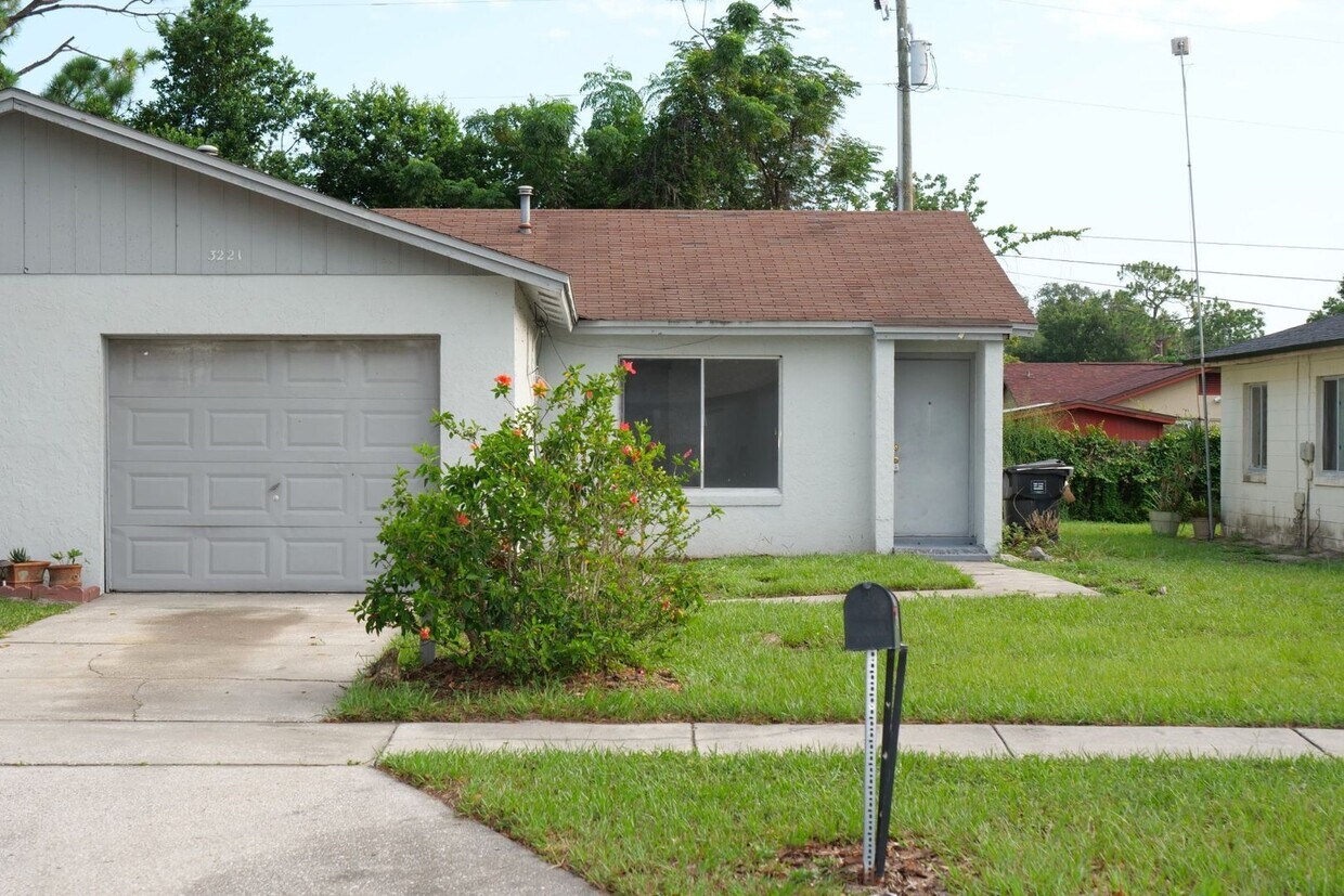 Primary Photo - Spacious 2 Bedroom 2 Bath with Garage Avai...