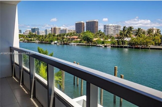 Photo - 9261 E Bay Harbor Dr Apartment