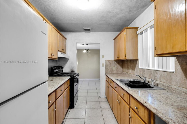 Building Photo - 1371 NW 27th Ave