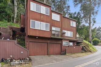 Building Photo - 6845 Thornhill Dr