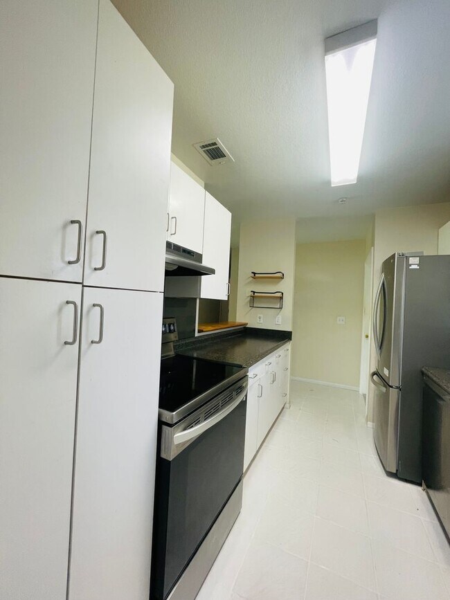 Building Photo - PORT CHARLOTTE ANNUAL RENTAL