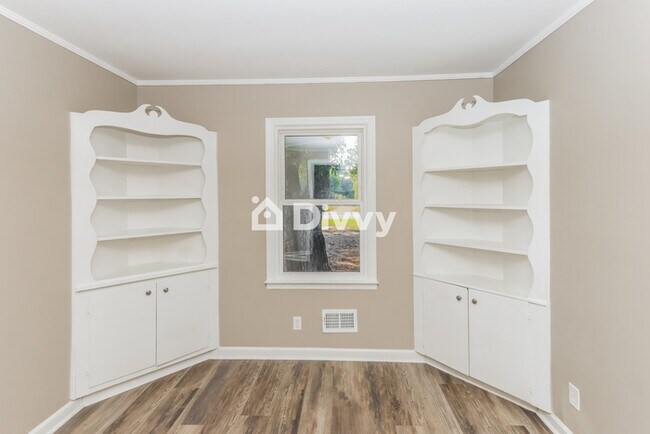 Building Photo - 111 Wisconsin Ave, Warner Robins, GA 31093...