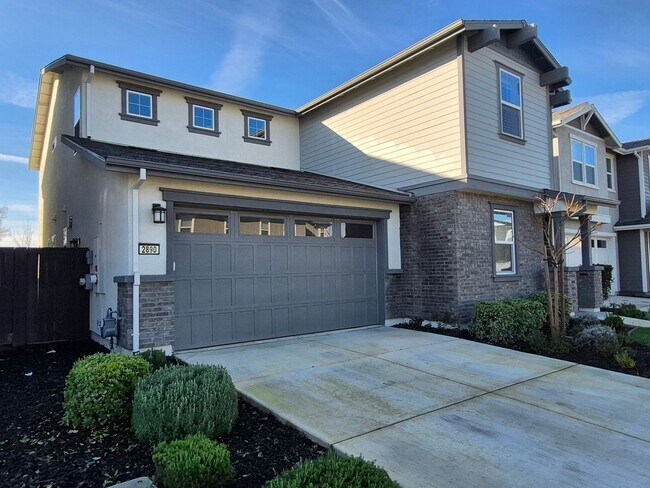 Foto del edificio - Gorgeous 4 Bedroom 3.5 bath with loft