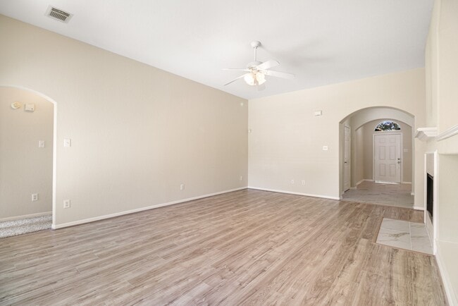 Foto del edificio - 14615 Rochelle Ct