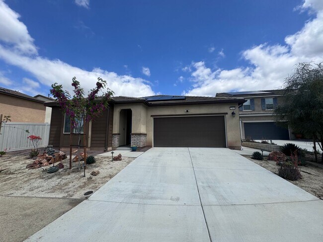 Foto del edificio - Single Level 4 Bedroom Home in the New Val...