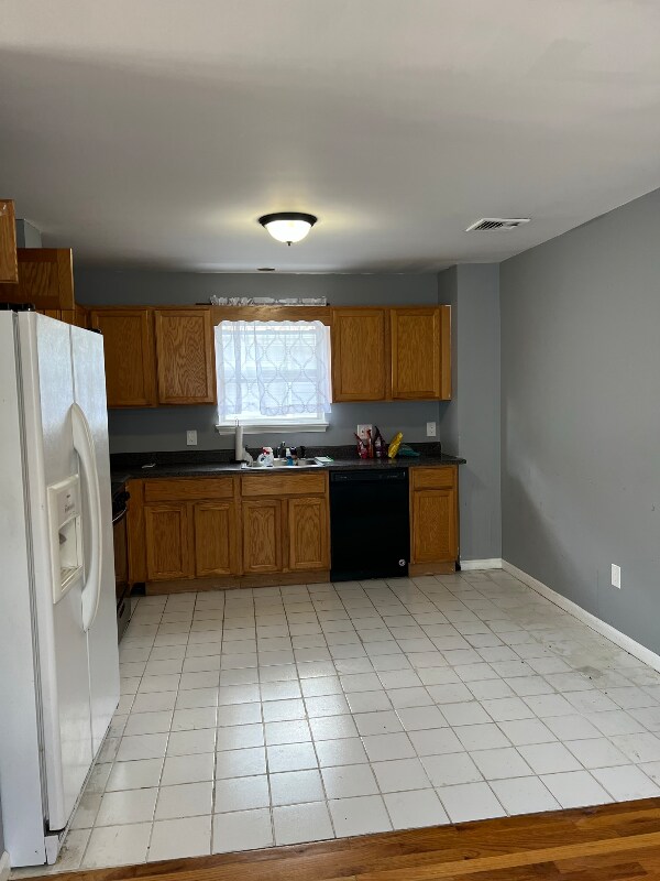 Building Photo - 56 Chester Ave