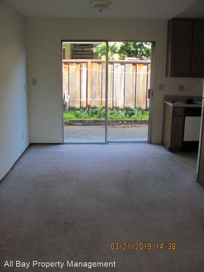 Building Photo - 2255 Fairway Dr