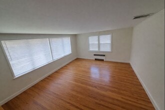 Building Photo - 61 Oakley Ln