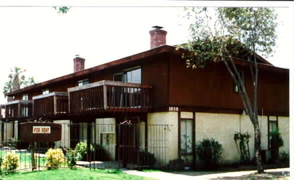 Building Photo - 1858 E Rosewood Ct