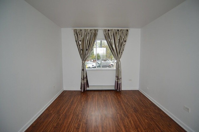 Foto del edificio - 655 Deepwoods Dr