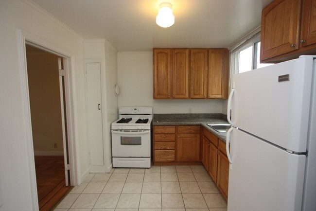 Building Photo - 615 25th Ave