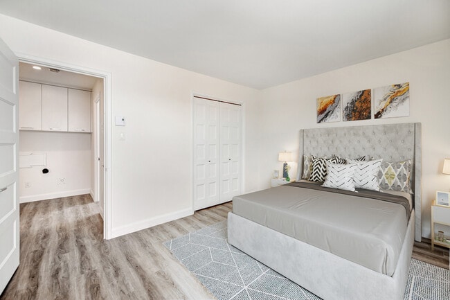 Interior Photo - Place Charlesbourg