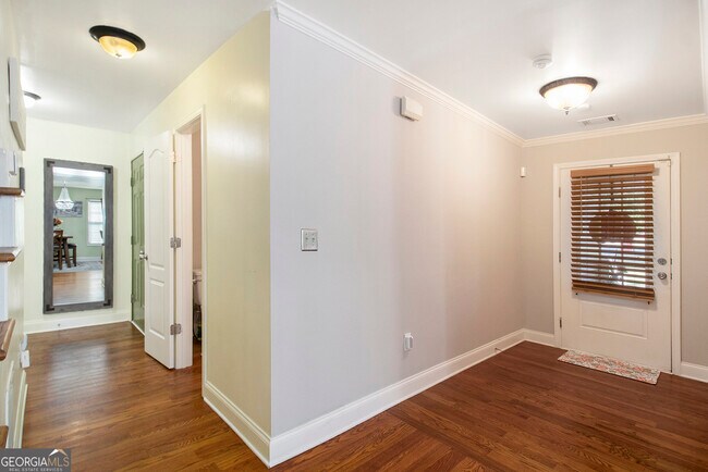 Building Photo - 4079 Essex Dr