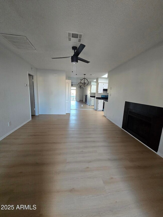 Foto del edificio - 97 N Cooper Rd