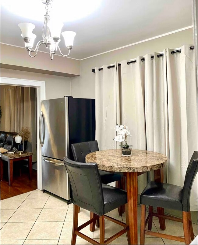 Building Photo - 2428 Casmere St