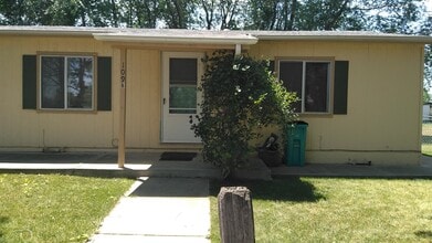 Building Photo - 109 Meadow Ln