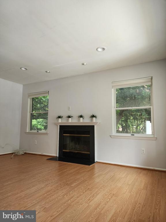 Building Photo - 49 David Brearly Ct