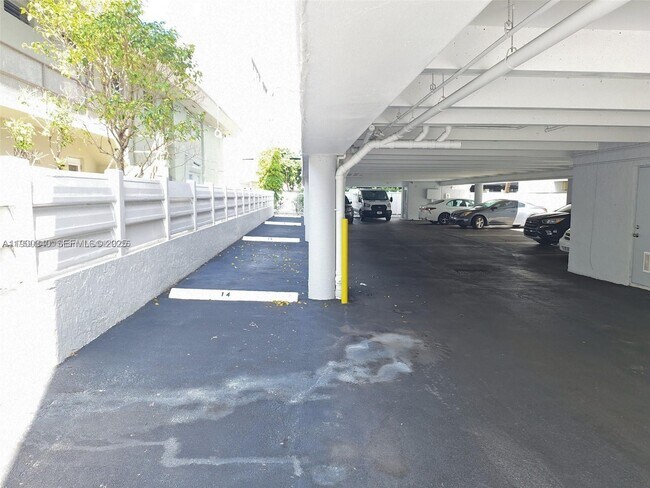 Foto del edificio - 2011 Bay Dr