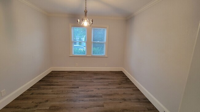 Building Photo - 133 Lynnview Dr