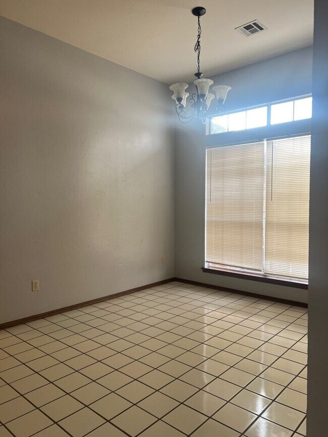 Foto del edificio - Yukon Schools