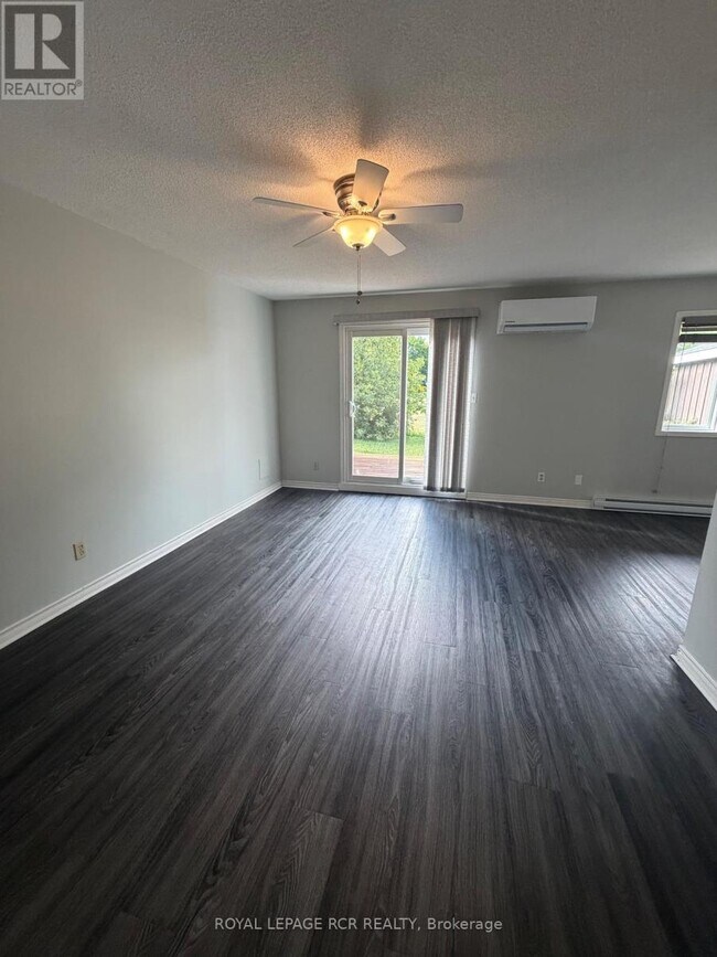 Photo du bâtiment - B - UNIT 4 (LOWER LEVEL) - 50 THIRD STREET