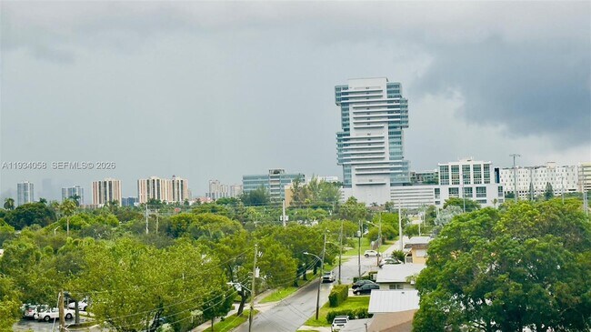 Building Photo - 329 SE 3rd St