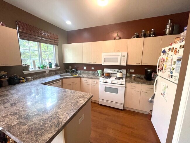 Foto del edificio - 333 N W Pointe Dr