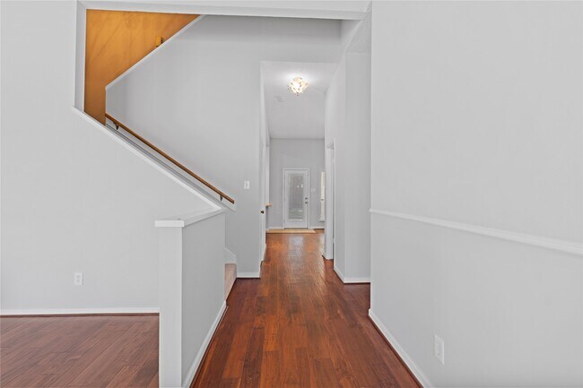 Foto del edificio - 15414 Willow River Dr