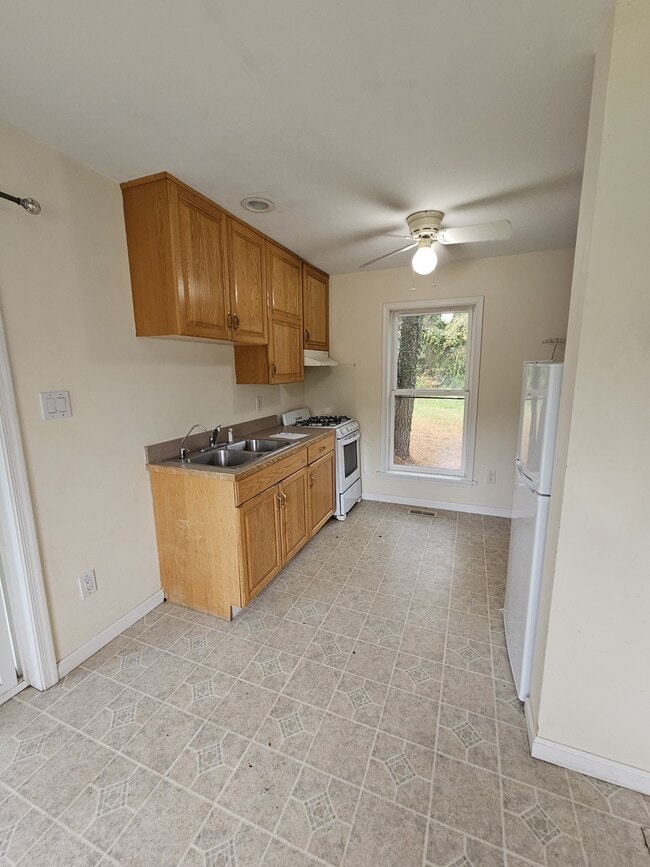 Building Photo - 6984 Mackenzie St