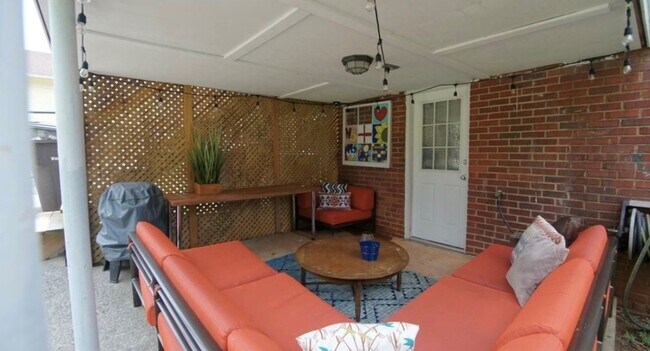 Foto del edificio - 2301 Rosewood Ave