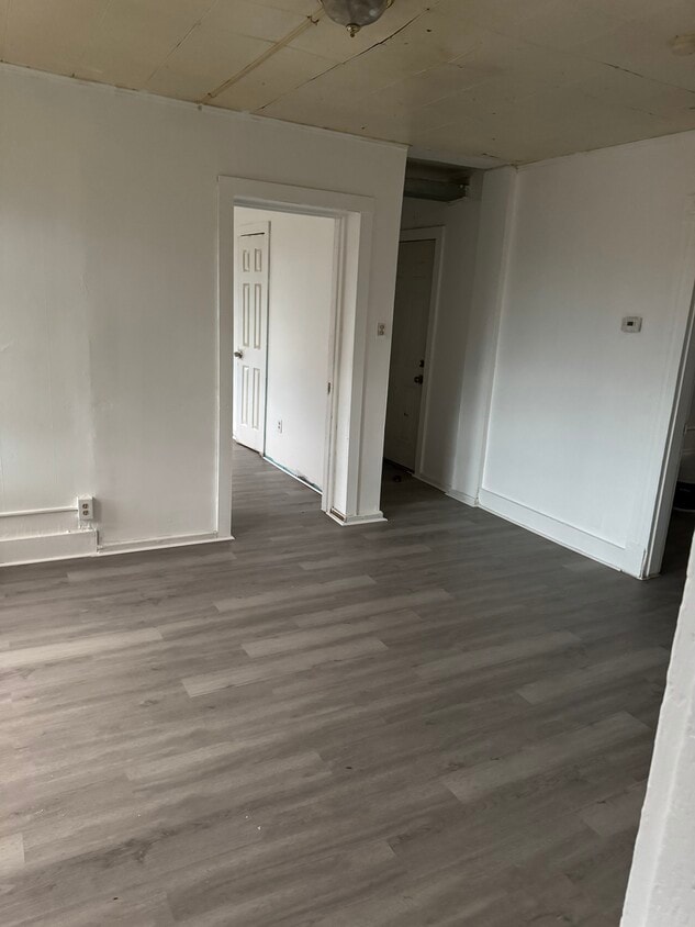 Building Photo - 10 Wood St