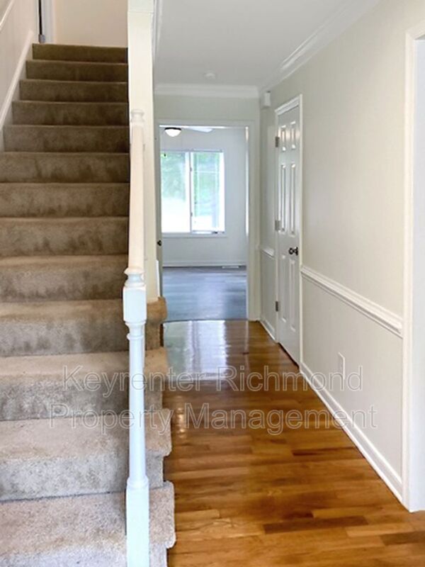 Foto del edificio - 6104 Bakers Hill Pl