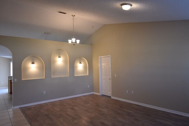 Building Photo - 1755 McFarlane Ave
