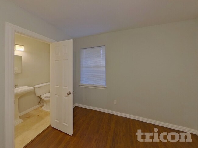 Foto del edificio - 126 Tharp St