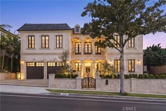Building Photo - 2027 Santiago Dr