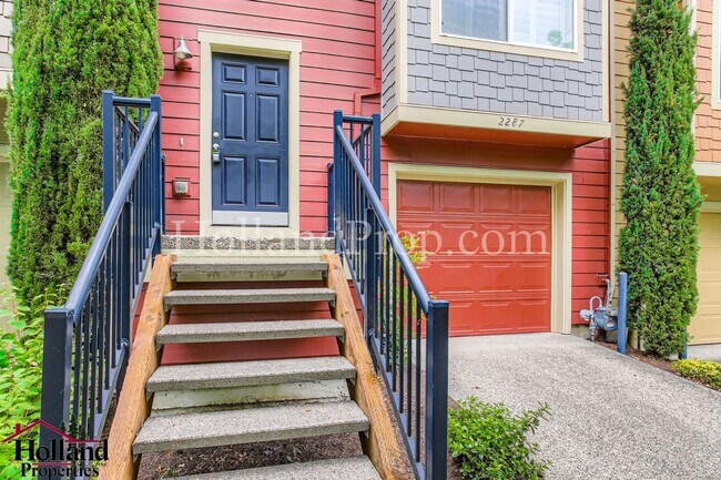 Building Photo - ** BEST PRICE ** - Wonderful 3 Bed 3 Bath ...