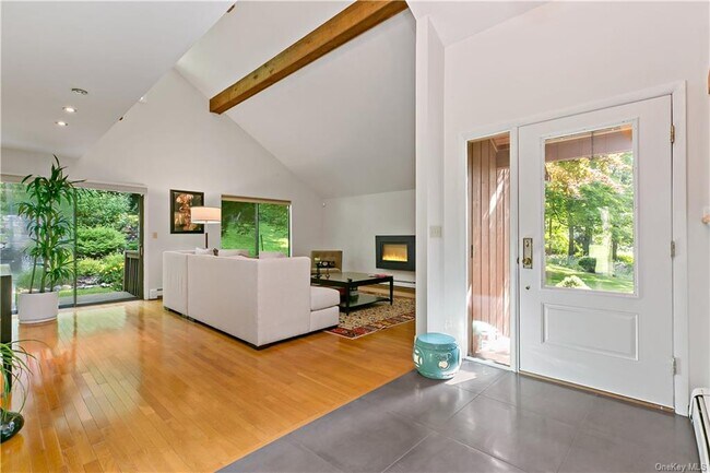 Building Photo - 5 Orchard Hill Rd