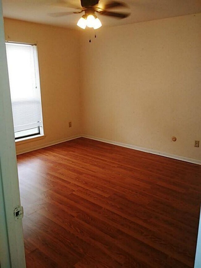 Foto del edificio - Two Bedroom Condo Near Med Center!
