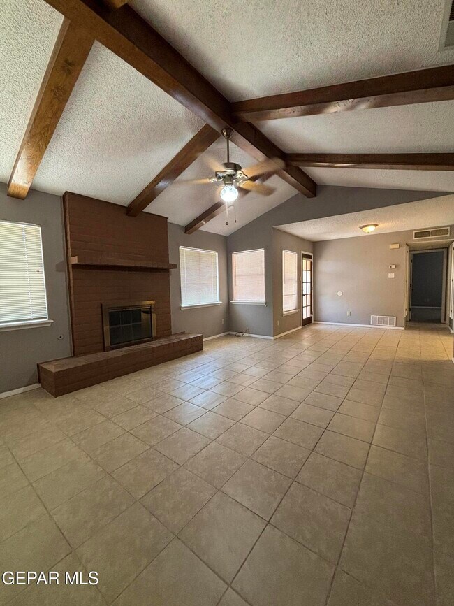 Foto del edificio - 3228 Mountain Ridge Dr