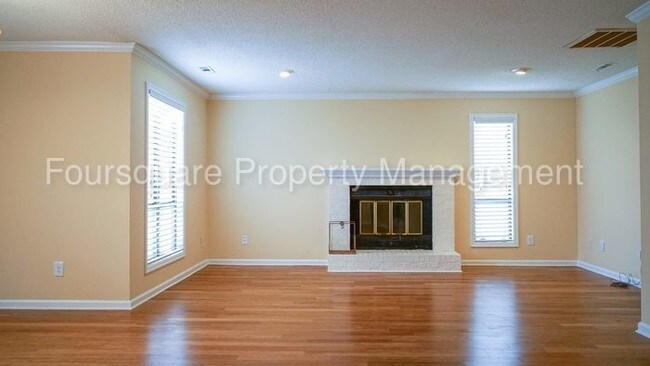 Foto del edificio - 112 Clancy Cir