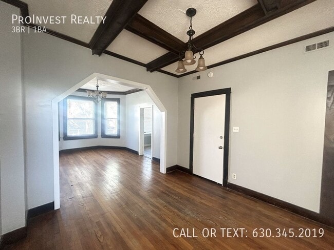 Building Photo - 4356 S Wells St