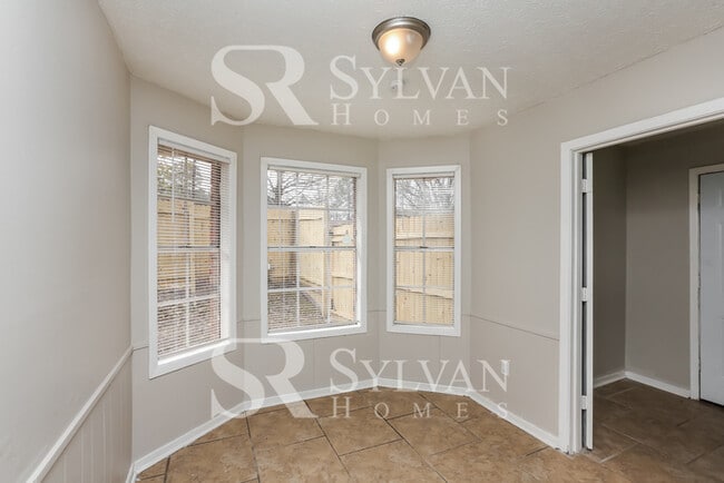 Building Photo - 1112 Oak Glen Pl