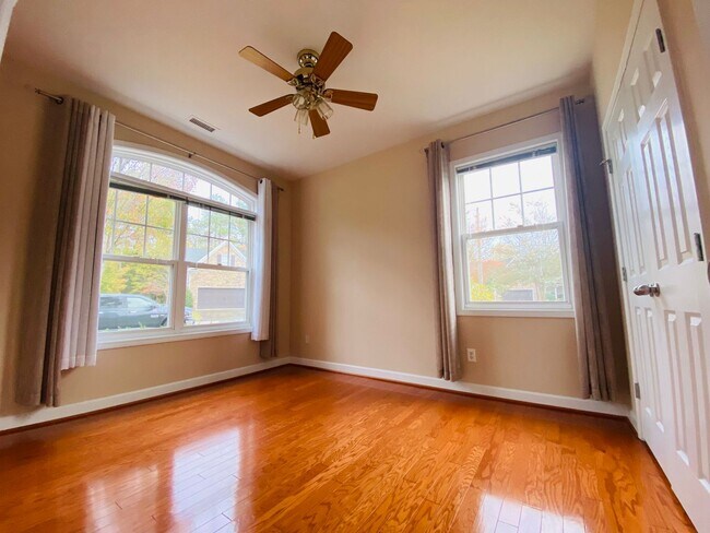 Foto del edificio - Luxury 3 Bedroom  Townhome in South Durham...