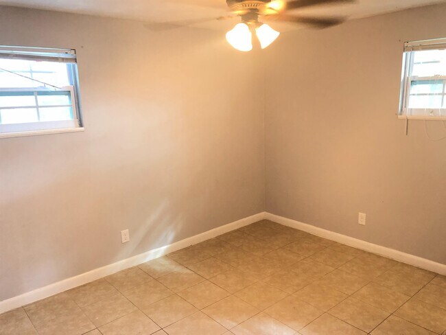 Foto del edificio - 240 Lee Dr