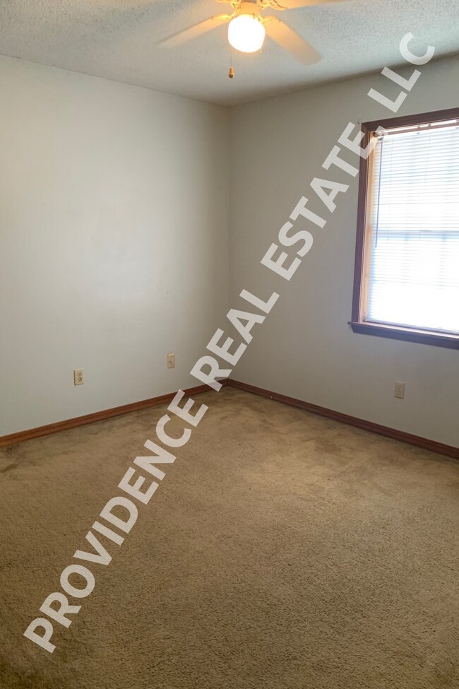 Building Photo - 938 Sybil Dr