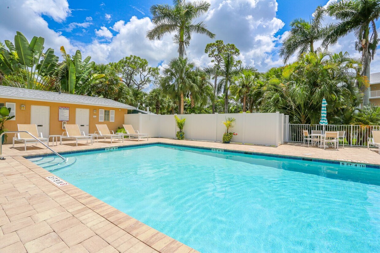 Primary Photo - ** CHARMING GROUND FLOOR 2/2 CONDO IN SAND...